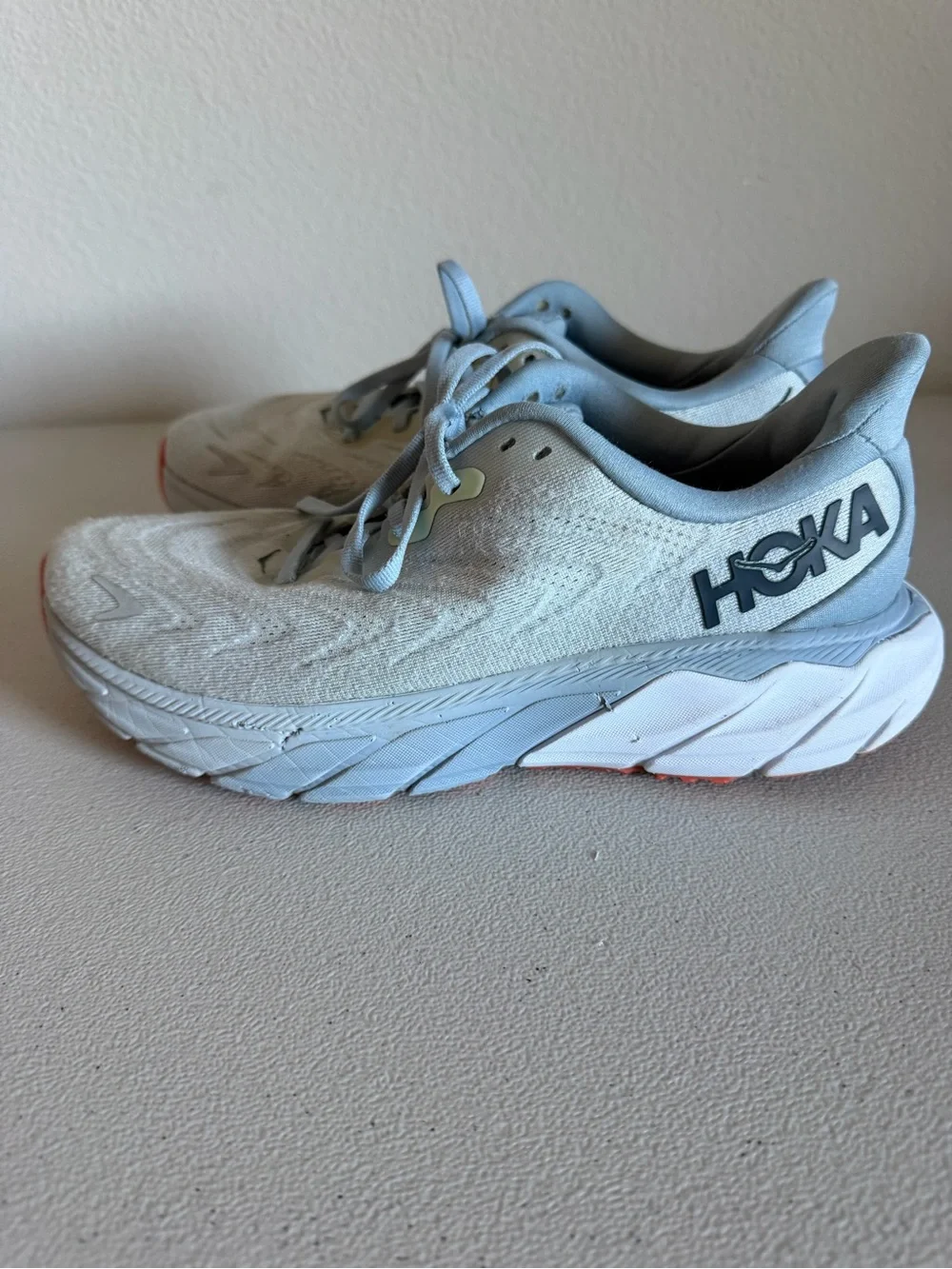 Hoka One One Arahi 6 running women’s shoes in a light blue